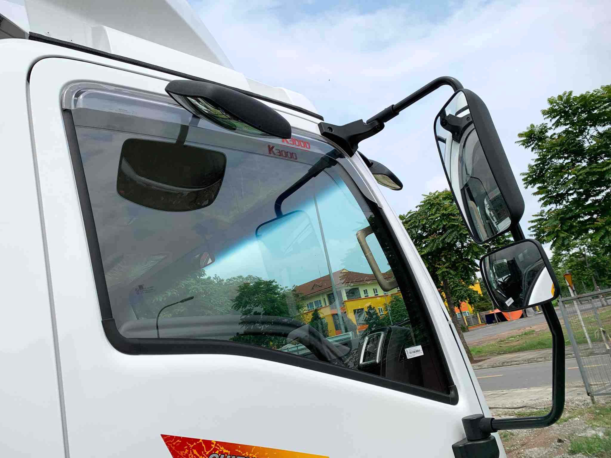 guong-xe-tai-chien-thang-8t1