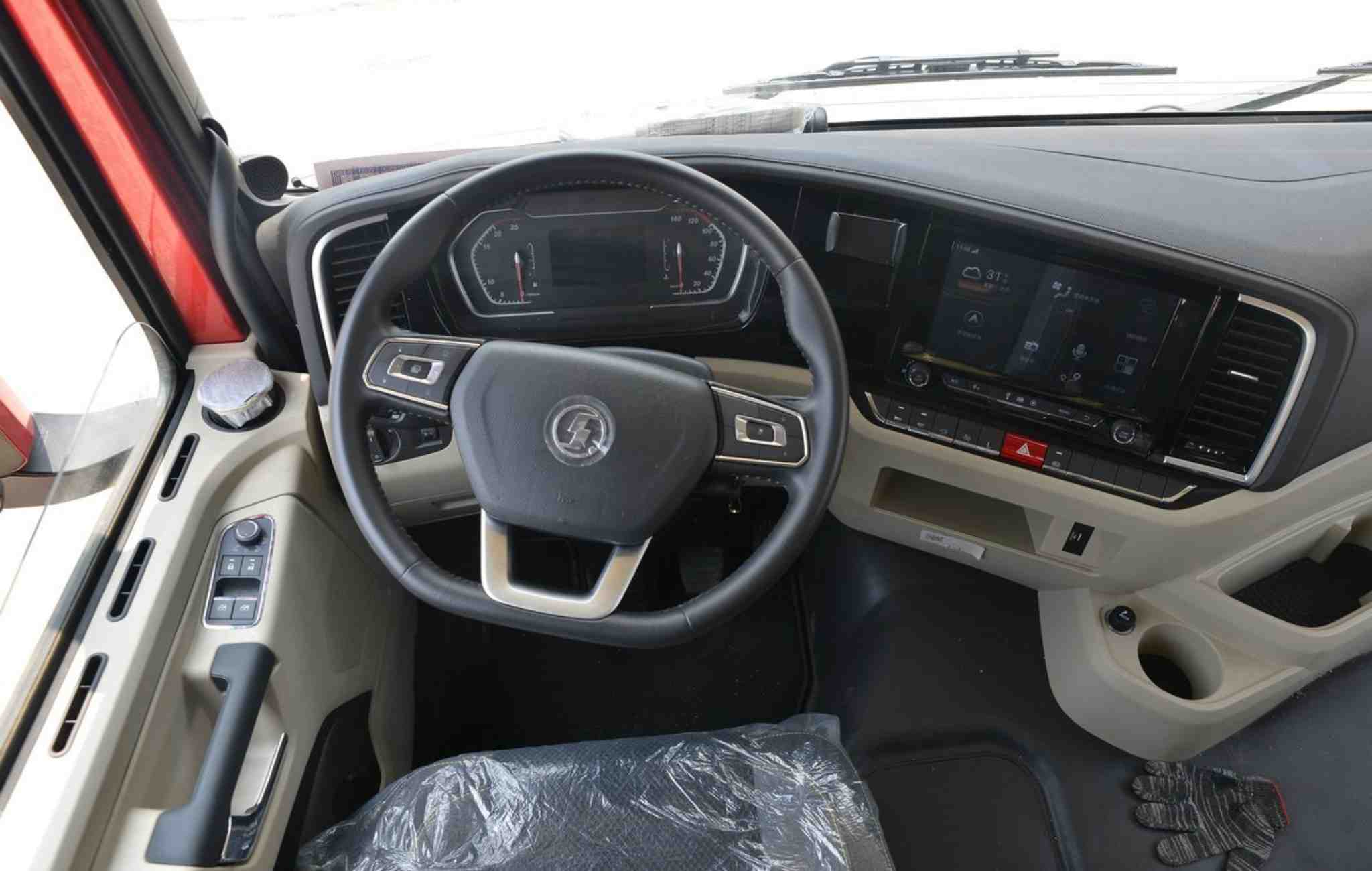 noi-that-xe-tai-shacman-4-chan-x5000-340-HP
