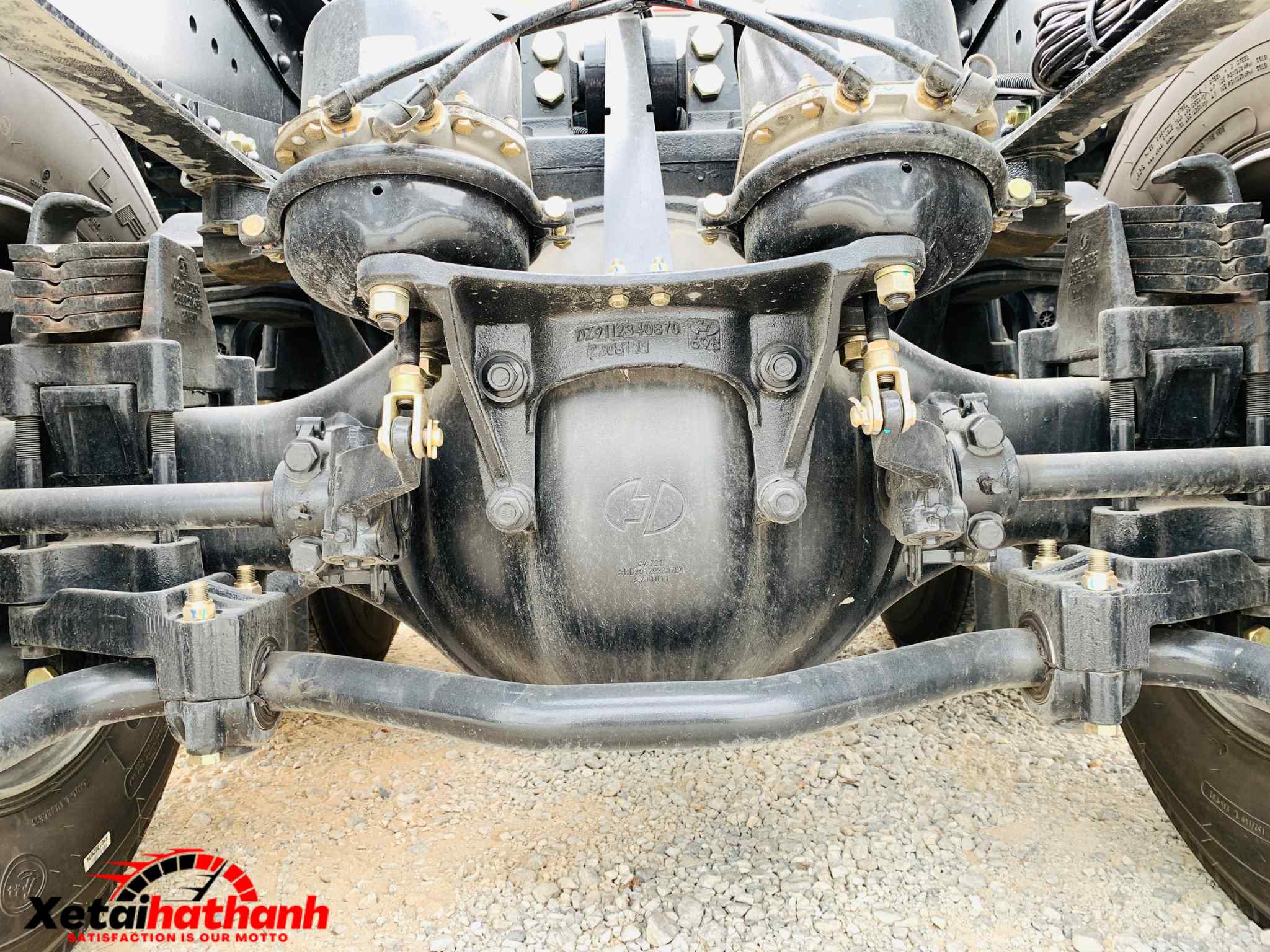 cầu xe đầu kéo shacman x5000 400 hp
