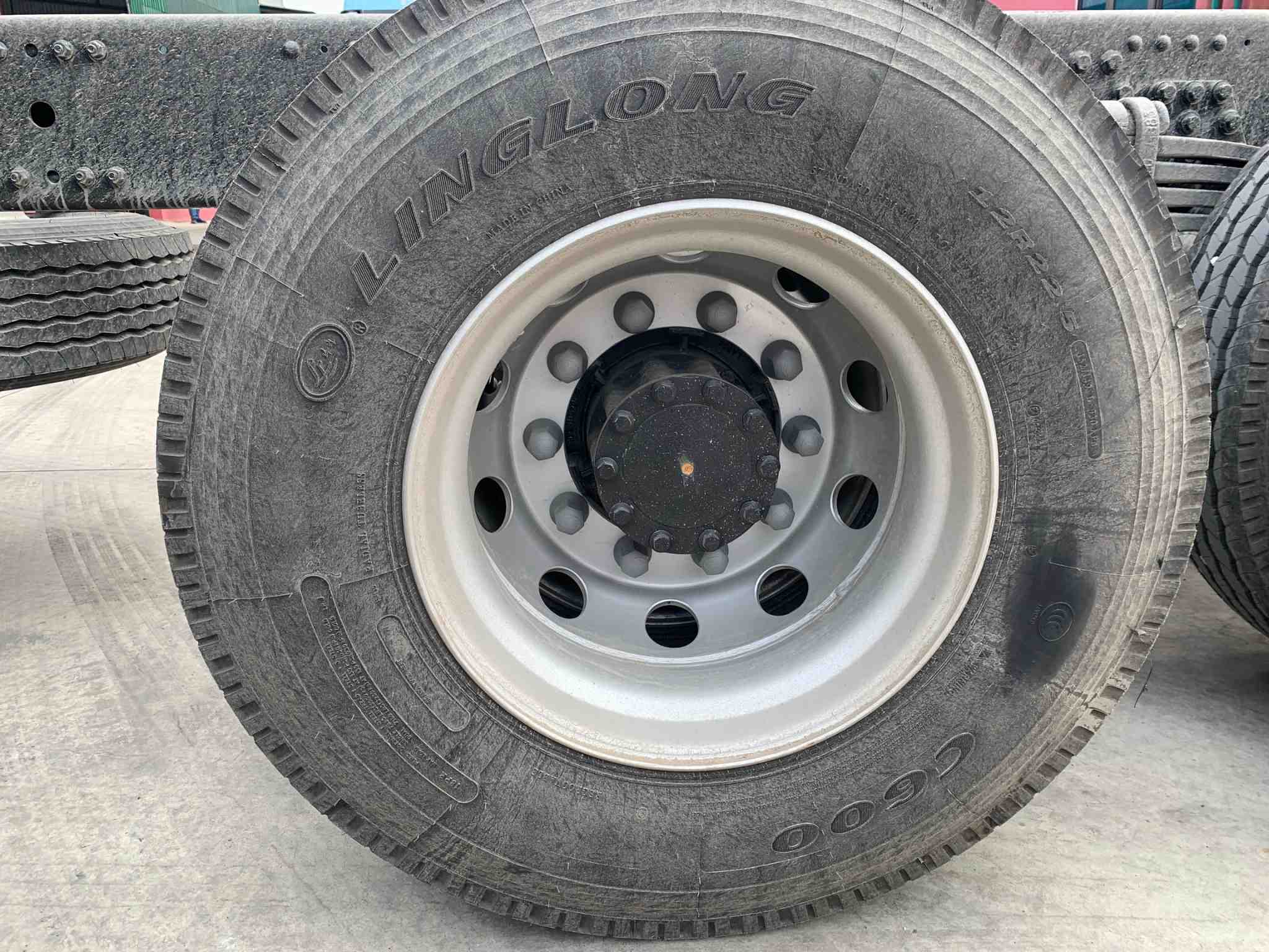 lop-xe-tai-faw-4-chan